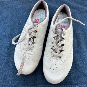 SAS WALKING WOMENS SHOES SIZE 6 Wide Taupe FREETIME